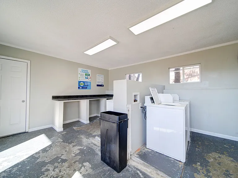 2505 S Charles Blvd — Photo 5
