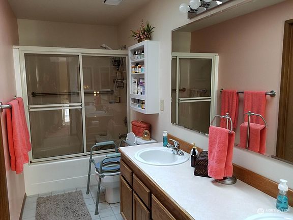 3rd image of 1401 Park Ave
