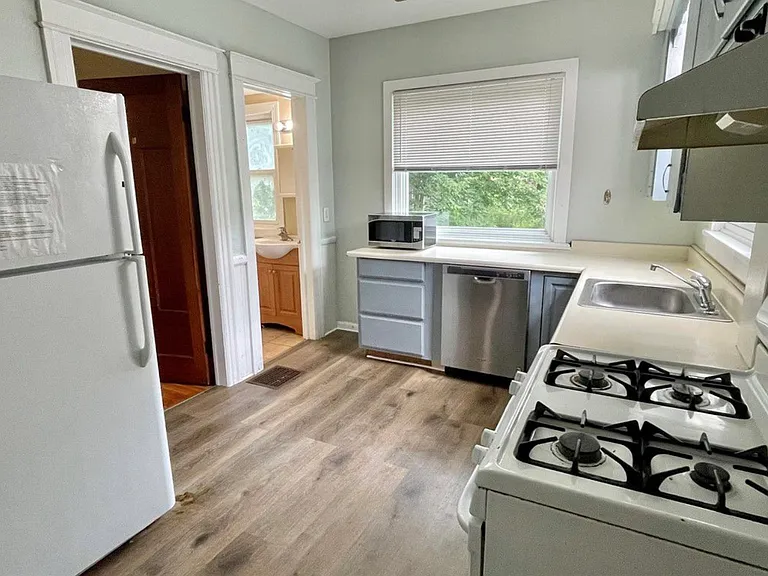 244 Barton St — Photo 3
