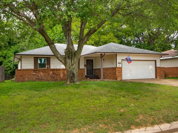 1533 N Rockwood Blvd, Mulvane, KS 67110