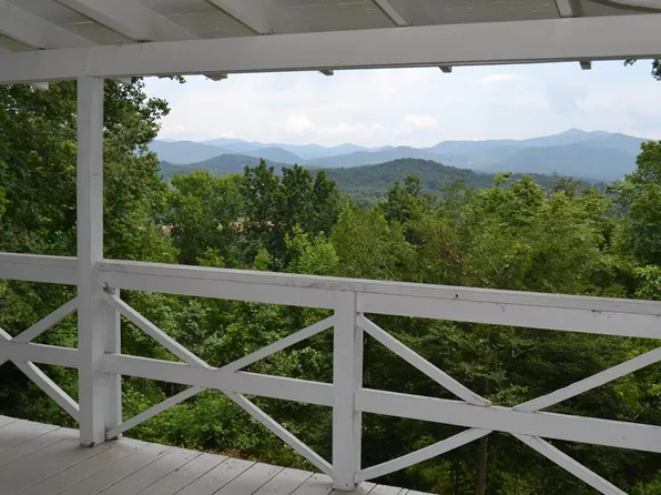 97 Lakeview Cir, Franklin, NC 28734