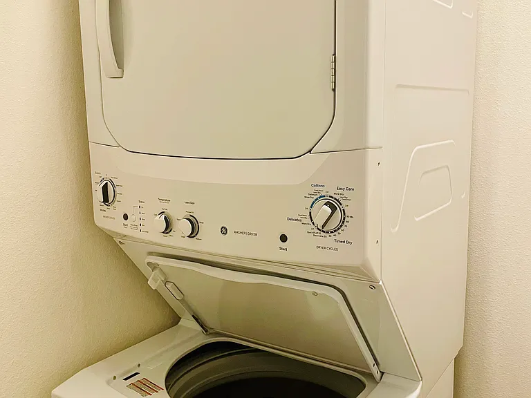 1x1 480 SqFt - Laundry Room