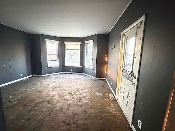 2nd image of 338 N 6th Ave