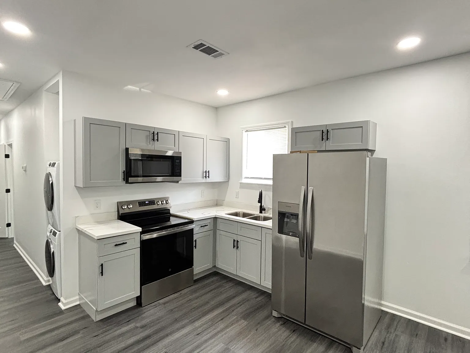 2 bed, 816 sqft, $1,500 — Photo 2