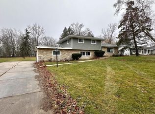 4907 Twin Elms Dr, Racine, WI 53406