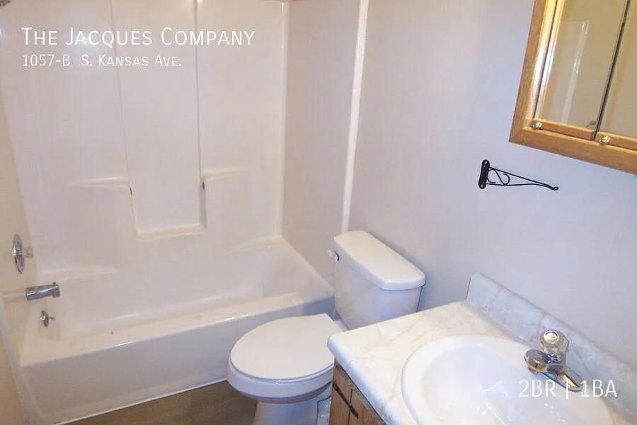 Nice 2 Bedroom All Brick Duplex With New Flooring-Convenient Location — Photo 4