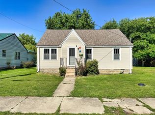 426 S Locust St, Flora, IL 62839