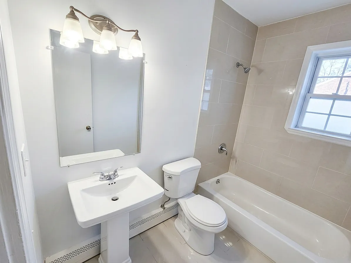 Studio, 375 sqft, $1,560 — Photo 3