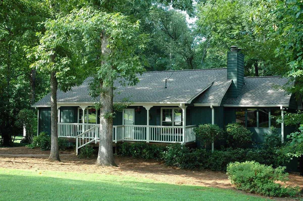 4 bed, 2764 sqft, $2,575 — Photo 1