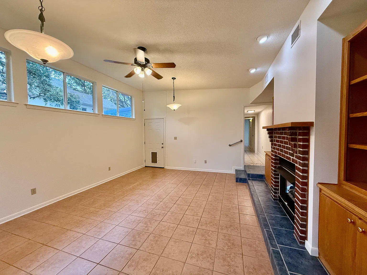 Gulf Breeze Proper Charmer — Photo 3