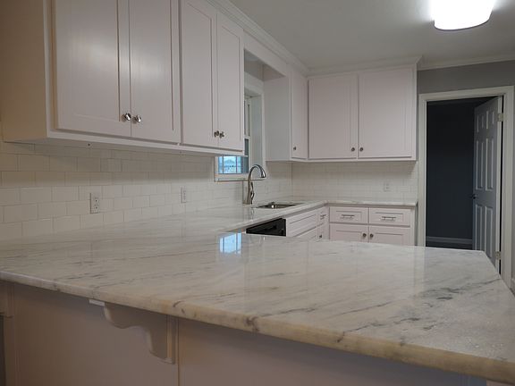 Granite Countertops/ Cabinet