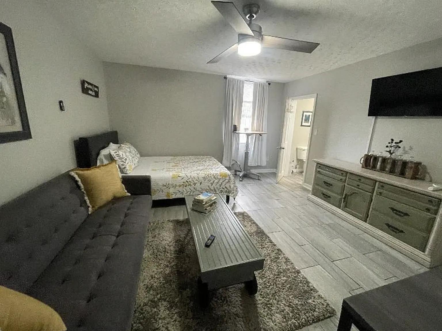 Studio, 400 sqft, $1,400 — Photo 3