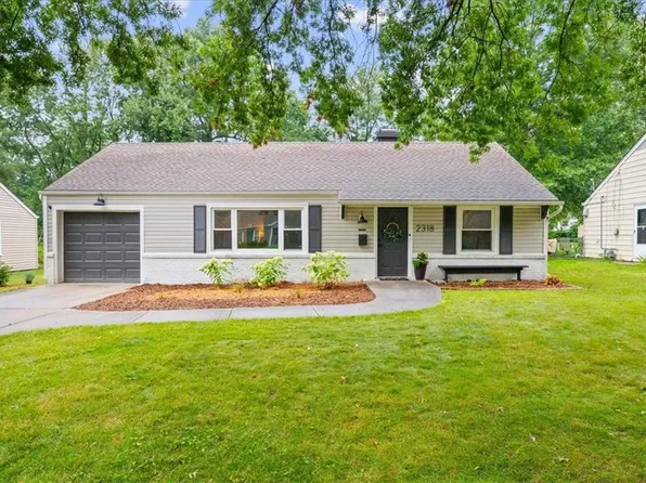 2318 W 77th St, Prairie Village, KS 66208