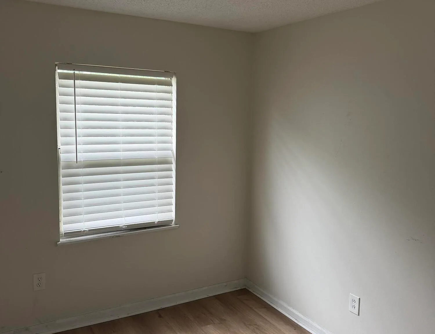 3 bed, 2.0 bath, 956 sqft, $1,695 — Photo 2