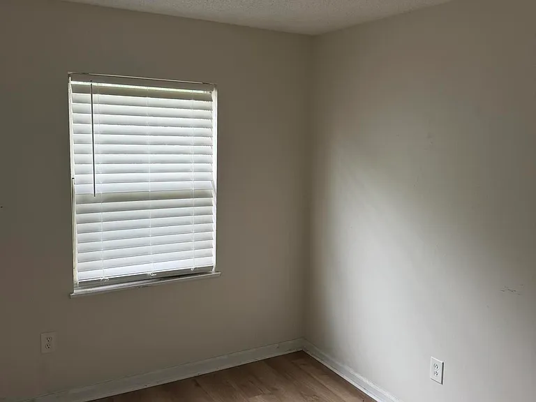 7539 Walden Rd E — Photo 2