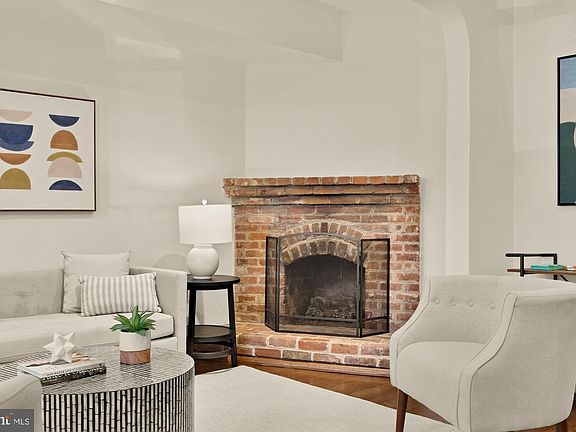 4th image of 1206 Half St SW