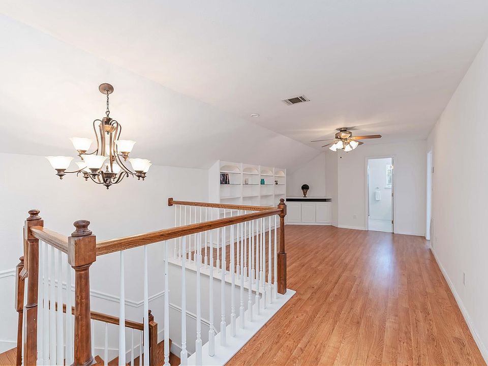 1st image of 606 Packer Ct