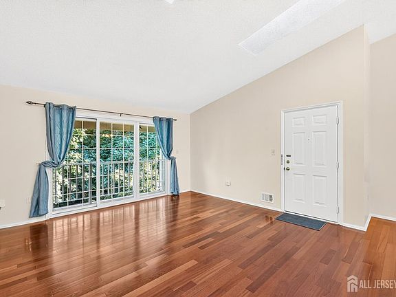 2nd image of 4006 Crawford Ct