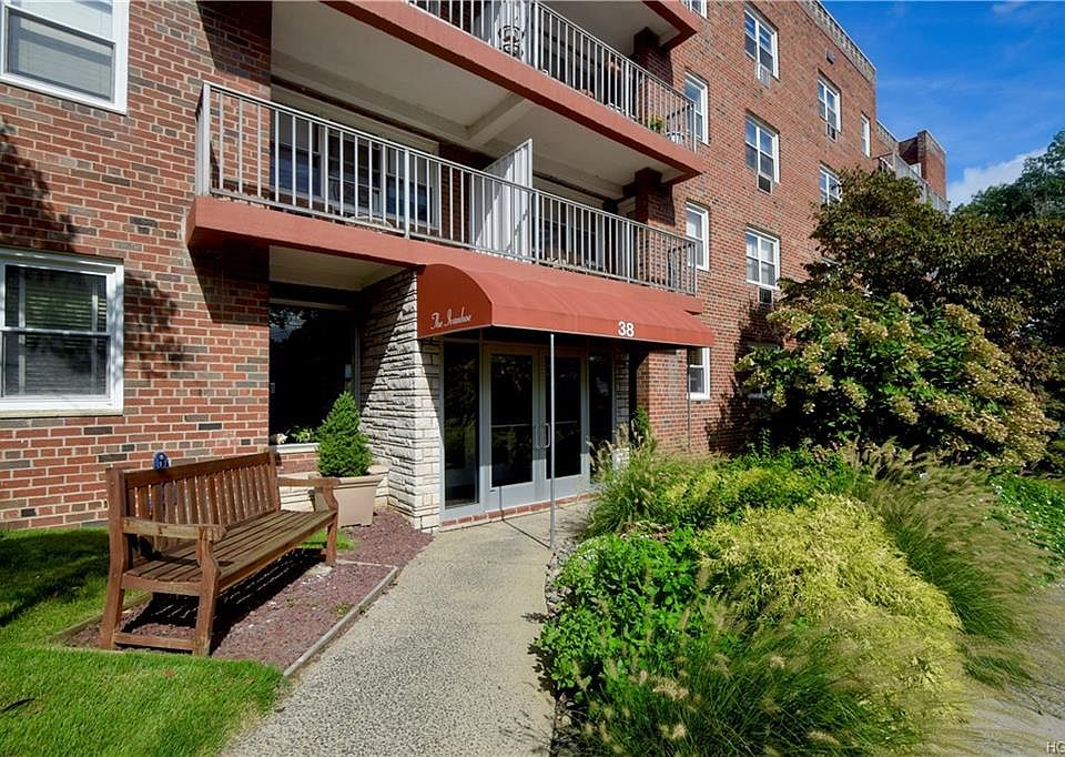1st image of 38 4th Ave APT 3B