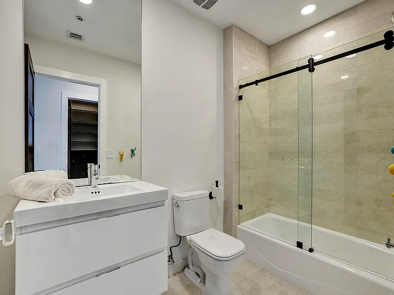 17301 Biscayne Blvd — Photo 33
