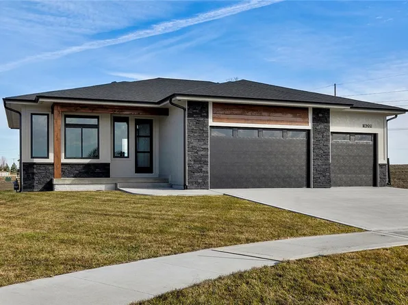 14201 Catalpa Dr, Urbandale, IA 50323