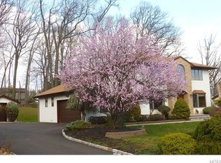 18 Van Wort Dr, Garnerville, NY 10923