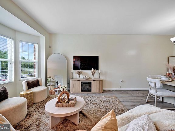 3rd image of 11752 Palm Desert Pl