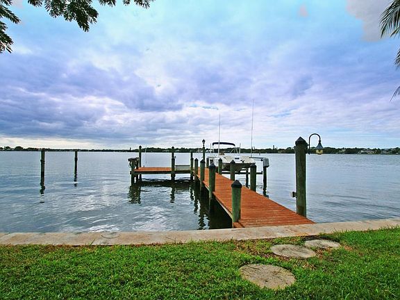 4th image of 315 River Dr