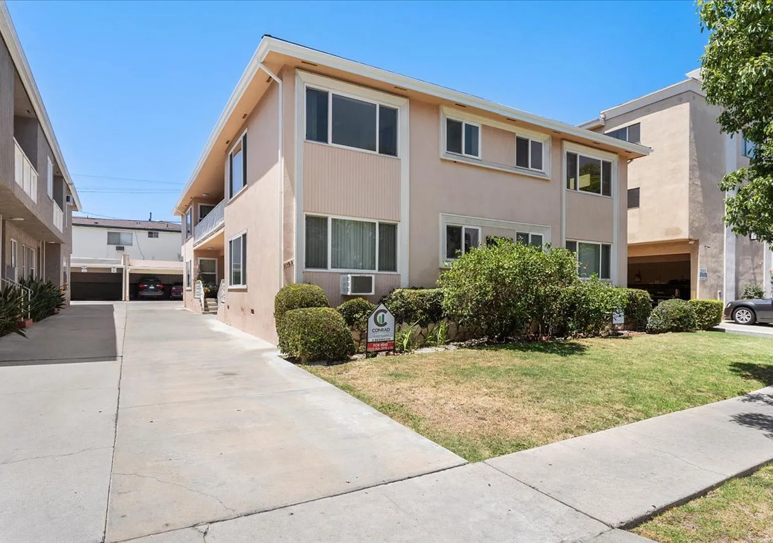 1033 S. Holt Ave. — Photo 2