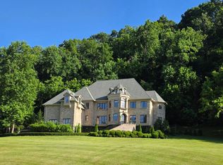 1060 Natchez Valley Ln, Franklin, TN 37064
