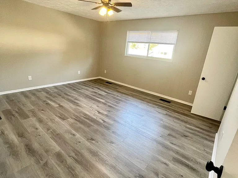 511 Brown School Rd — Photo 10