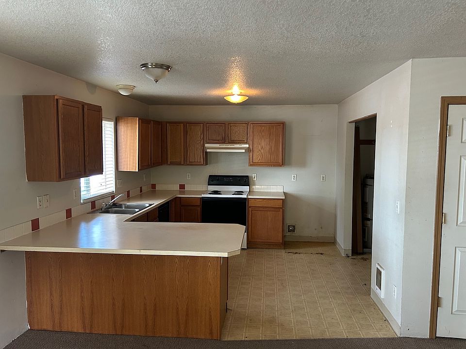 Kitchen to be improved.