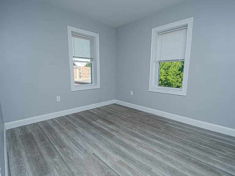 189 Oak St #3R — Photo 7