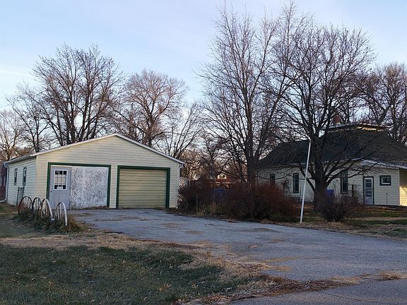 5th image of 316 Iver St