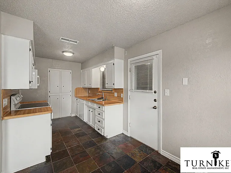 913 Springhill Dr — Photo 13