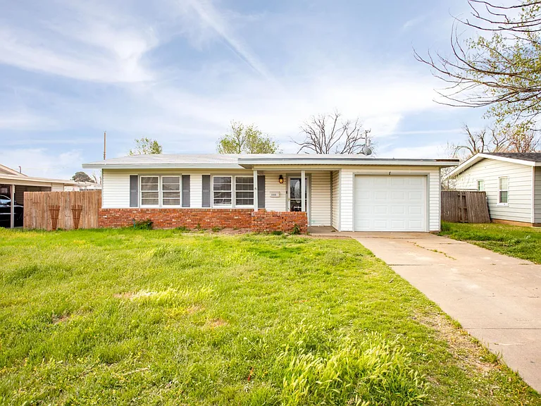 3505 Lometa Dr — Photo 3