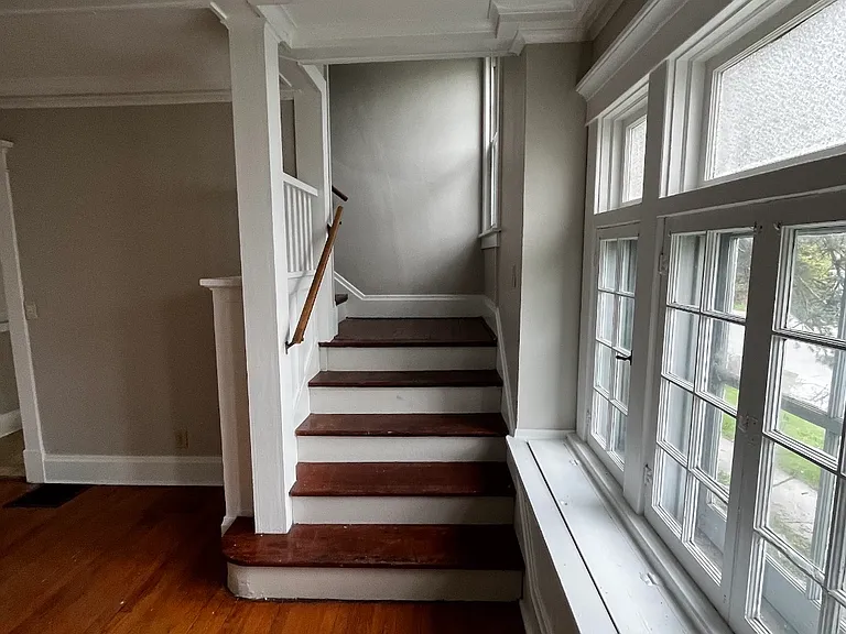 139 N Indiana Ave — Photo 15