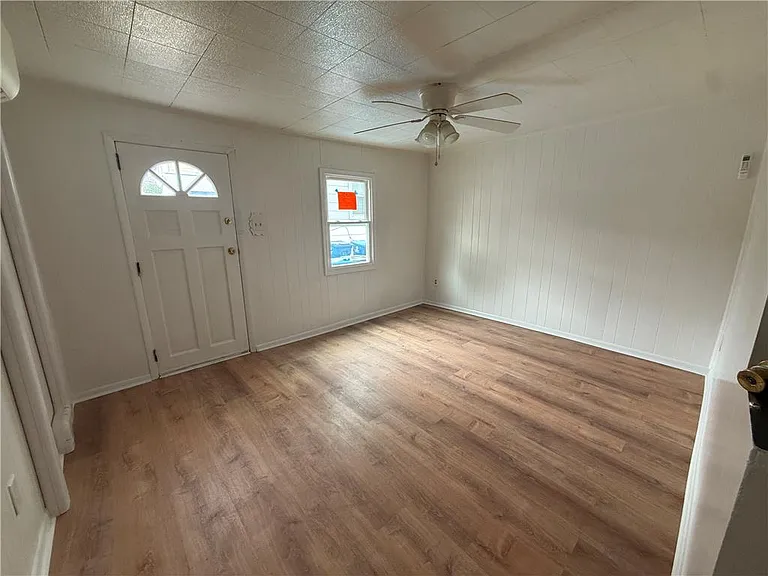 1436 Poplar St — Photo 2