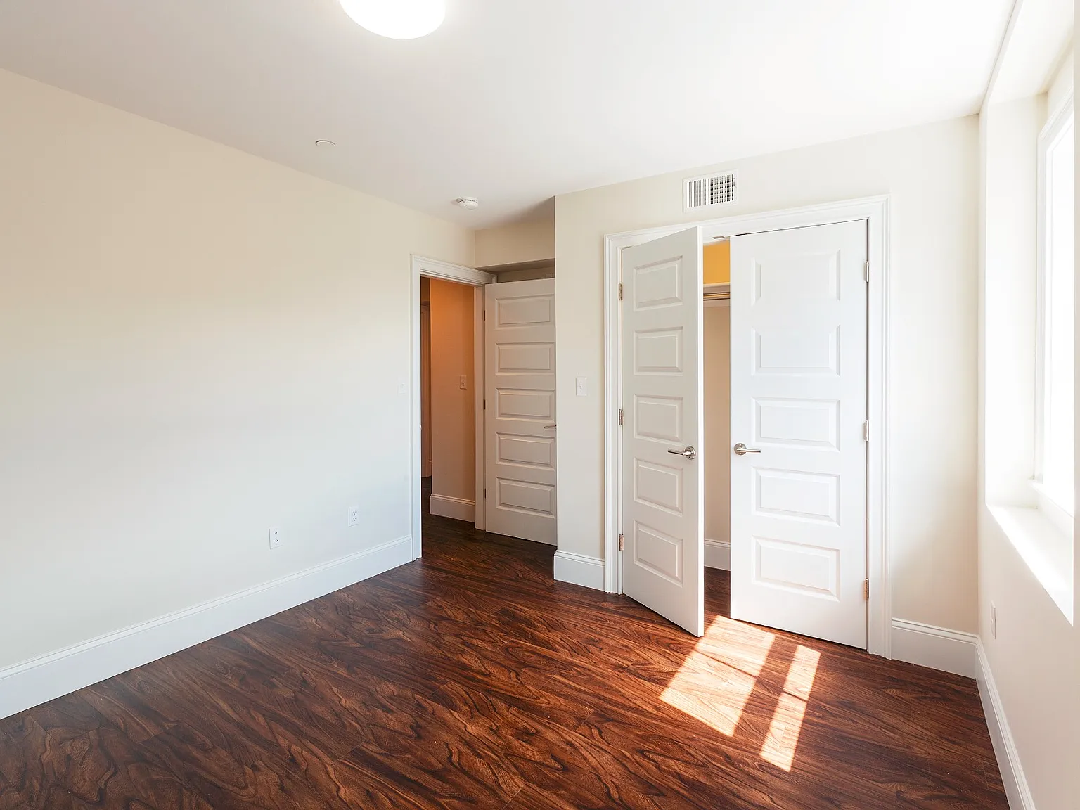 5 bed, 1786 sqft, $8,250 — Photo 4