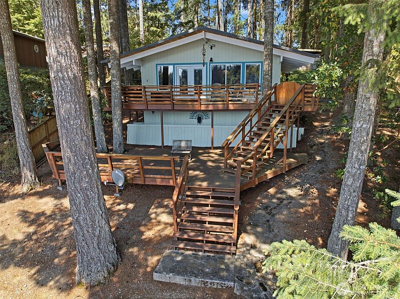 3rd image of 1907 194th Avenue SW