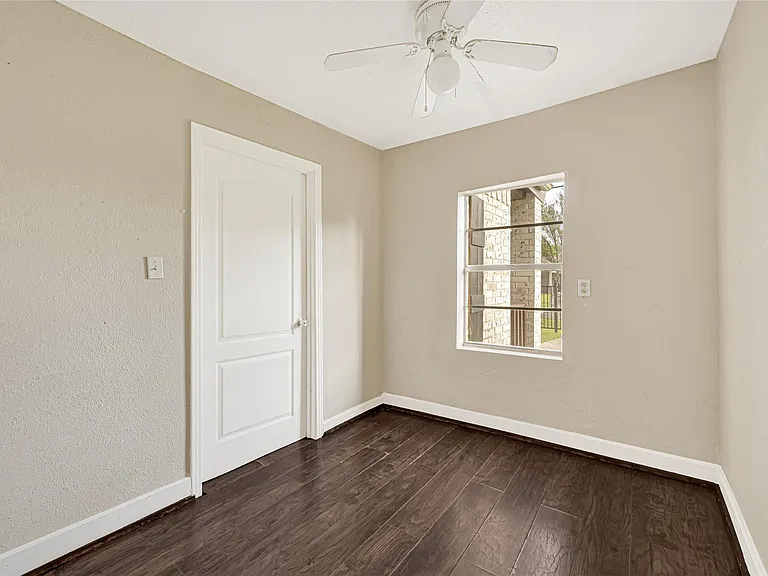 7526 Bywood St — Photo 11