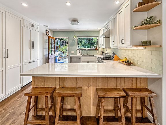 4th image of 2032 Mountain Ave