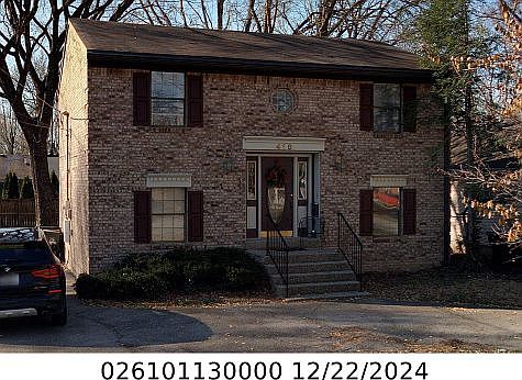 1st image of 418 Lyndon Ln