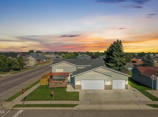 1922 20th Ave W, Williston, ND 58801