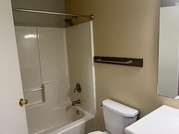 5th image of 6218 72nd St NE