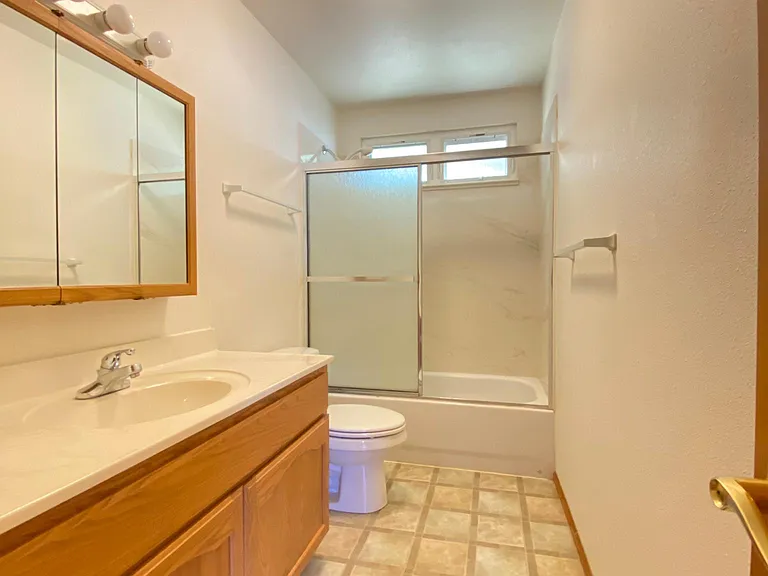 1136 Makaala St — Photo 46