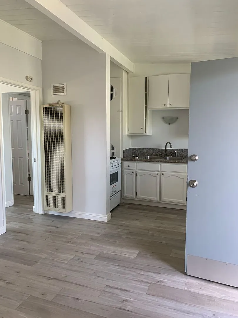 2200 Myrtle Ave — Photo 3