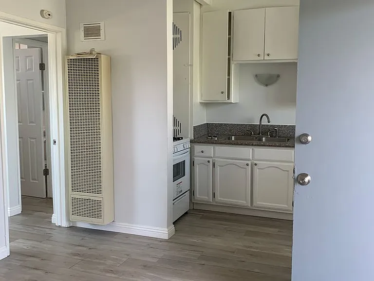 2200 Myrtle Ave — Photo 2