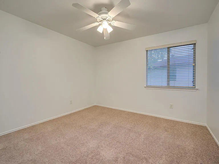1112 Sundrop Pl — Photo 11