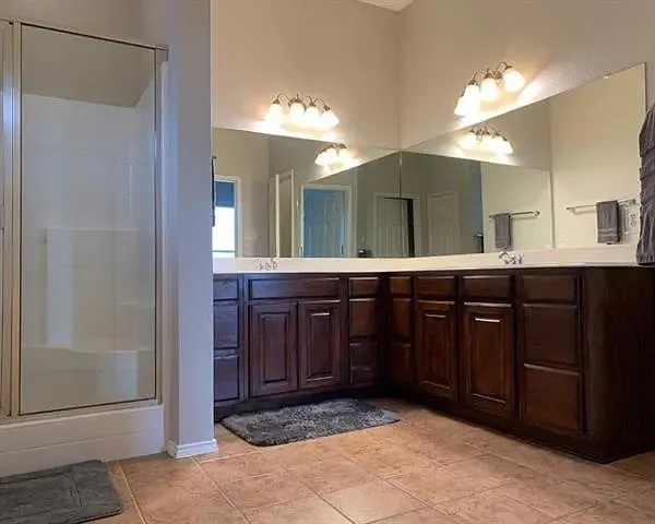 4 bed, 2573 sqft, $3,500 — Photo 4